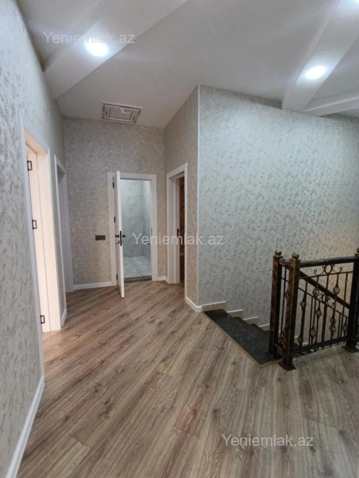 Satılır 6 otaqlı həyət evi 240 m²
