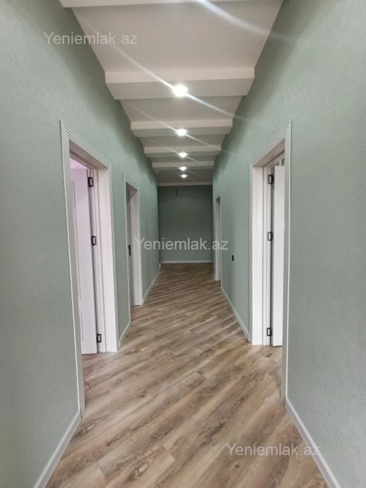 Satılır 6 otaqlı həyət evi 240 m²