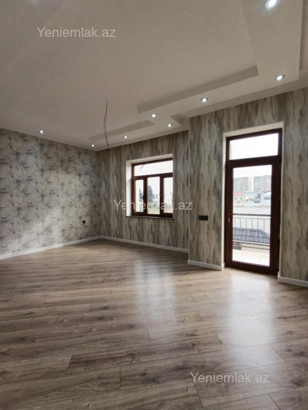 Satılır 6 otaqlı həyət evi 240 m²
