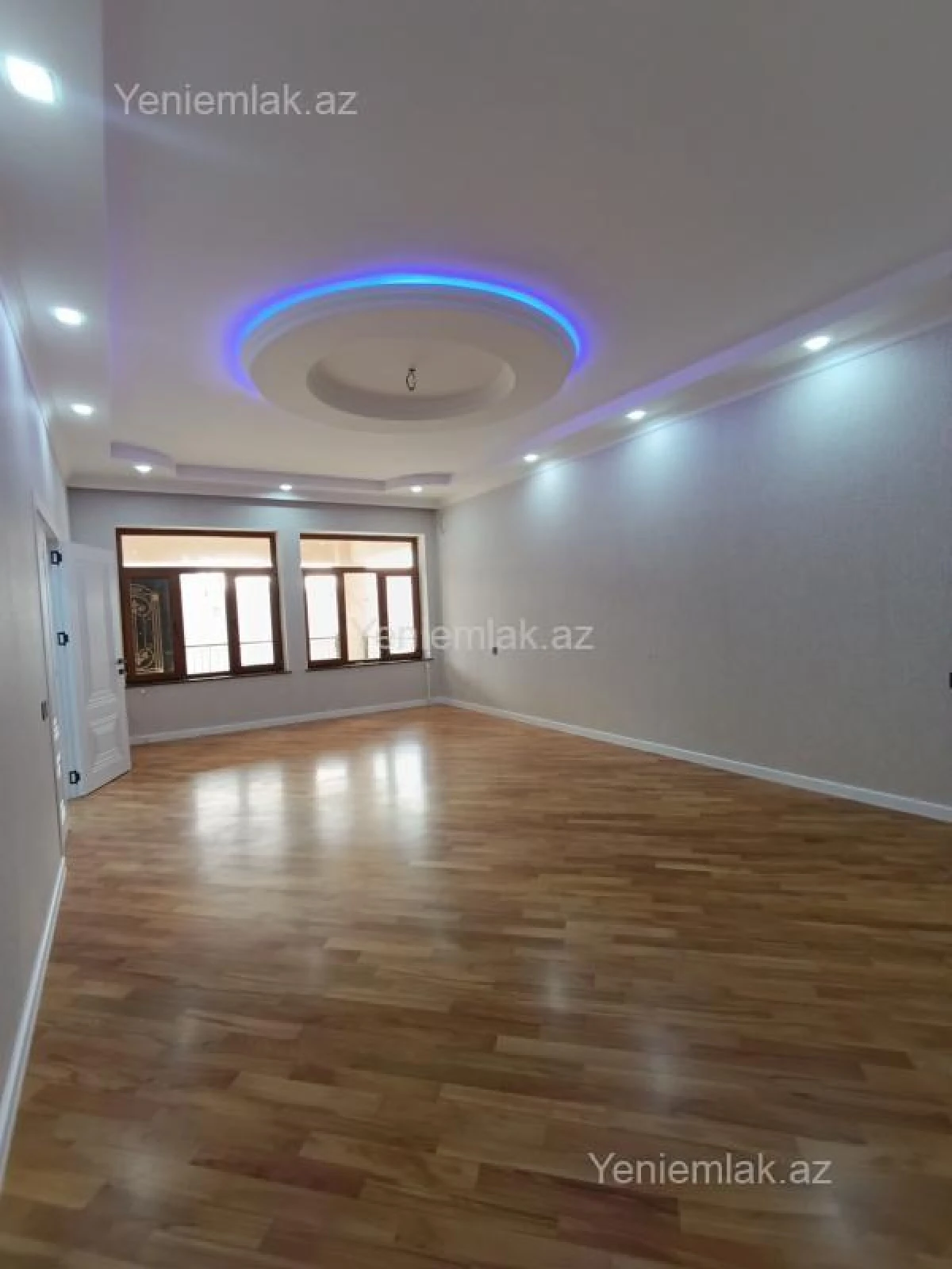 Satılır 6 otaqlı həyət evi 240 m²