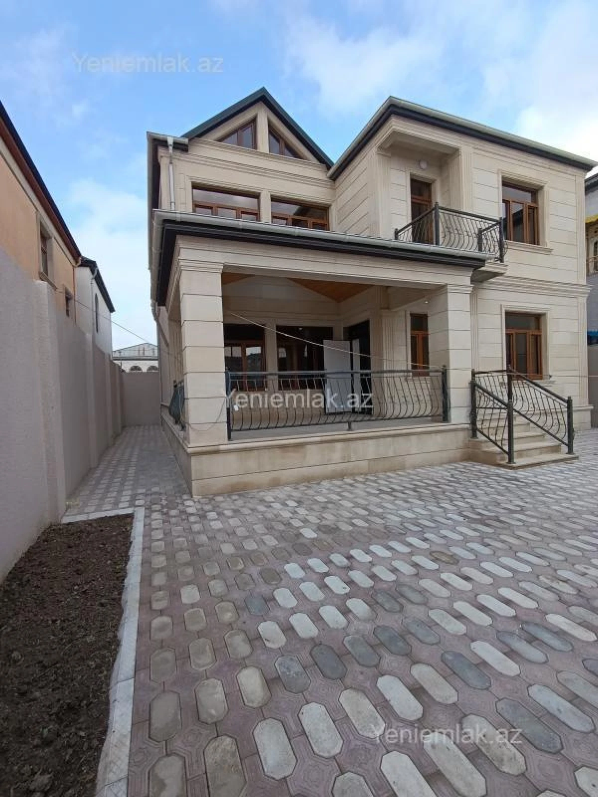 Satılır 6 otaqlı həyət evi 240 m²