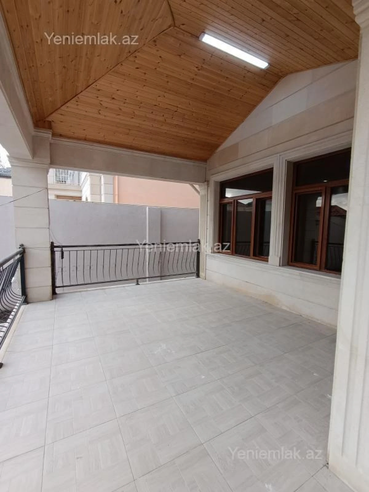 Satılır 6 otaqlı həyət evi 240 m²