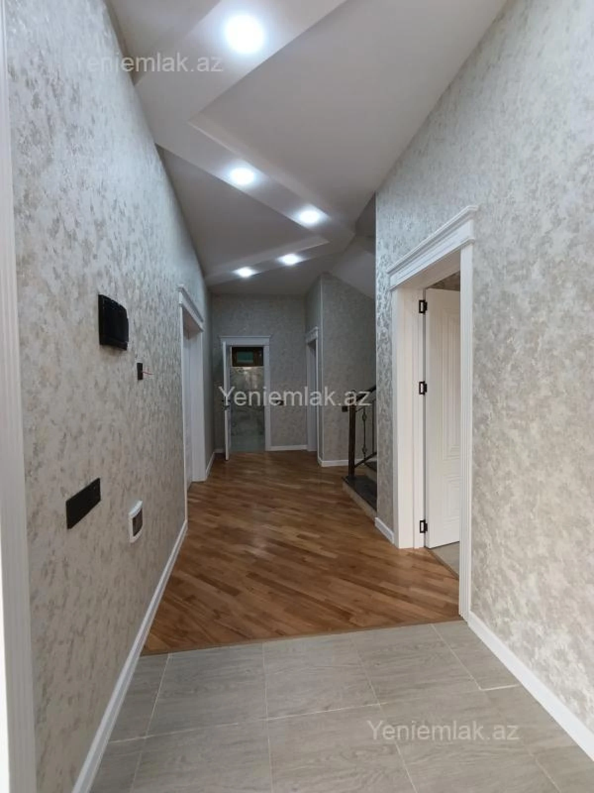 Satılır 6 otaqlı həyət evi 240 m²