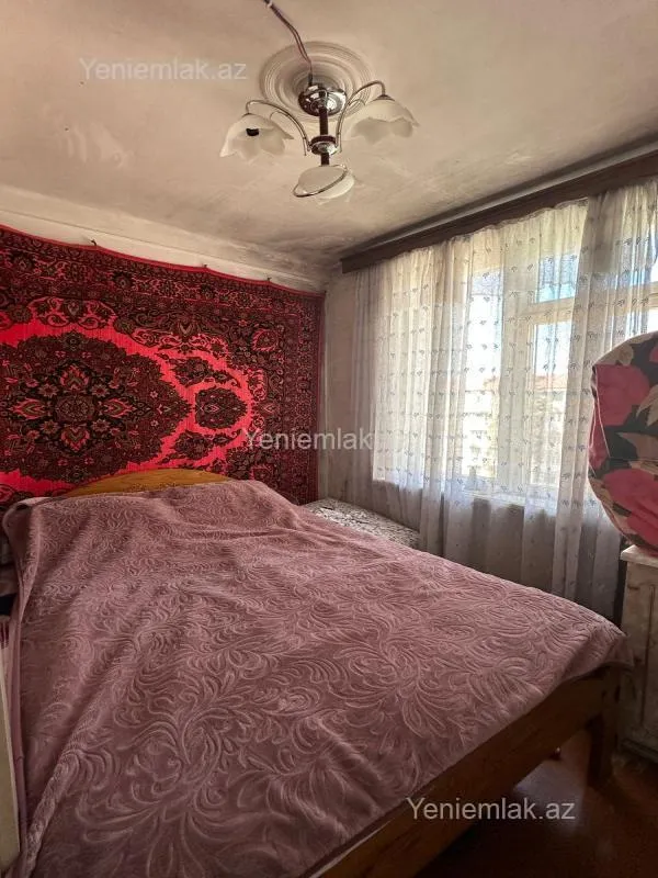 Satılır 2 otaqlı köhnə tikili 45 m²