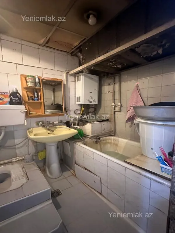 Satılır 2 otaqlı köhnə tikili 45 m²