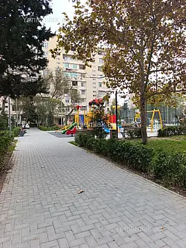 Satılır 2 otaqlı köhnə tikili 63 m²