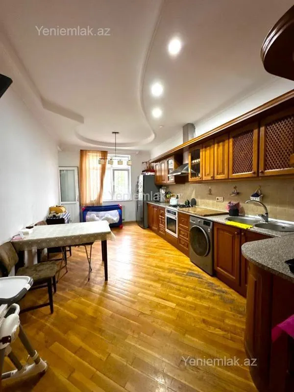 Satılır 3 otaqlı yeni tikili 130 m²