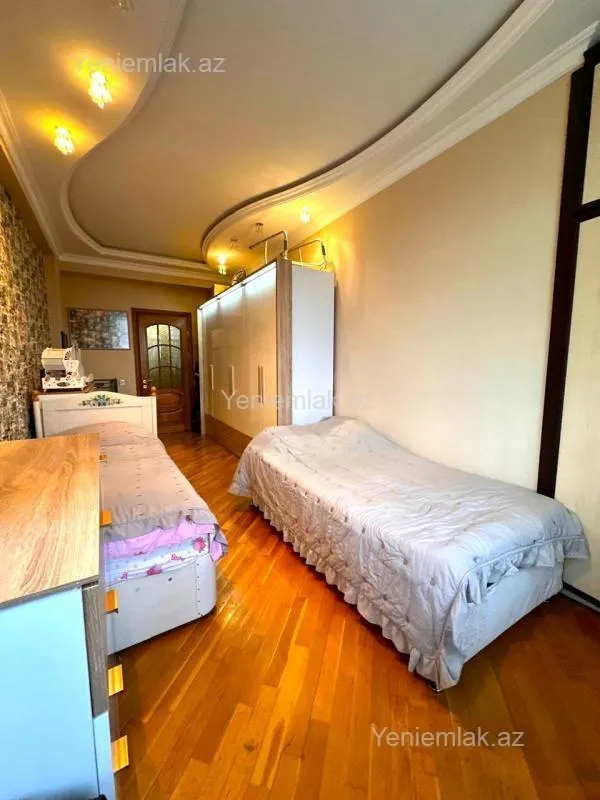 Satılır 3 otaqlı yeni tikili 130 m²