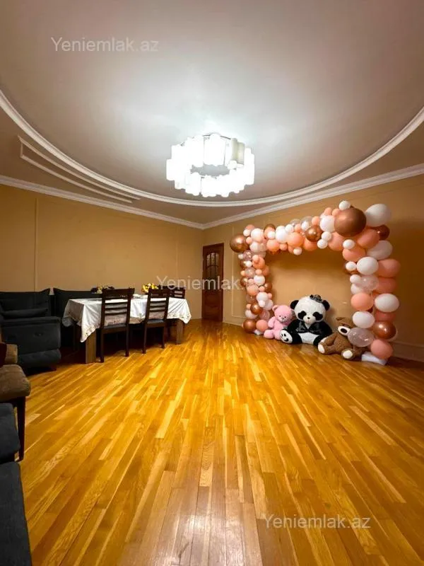 Satılır 3 otaqlı yeni tikili 130 m²