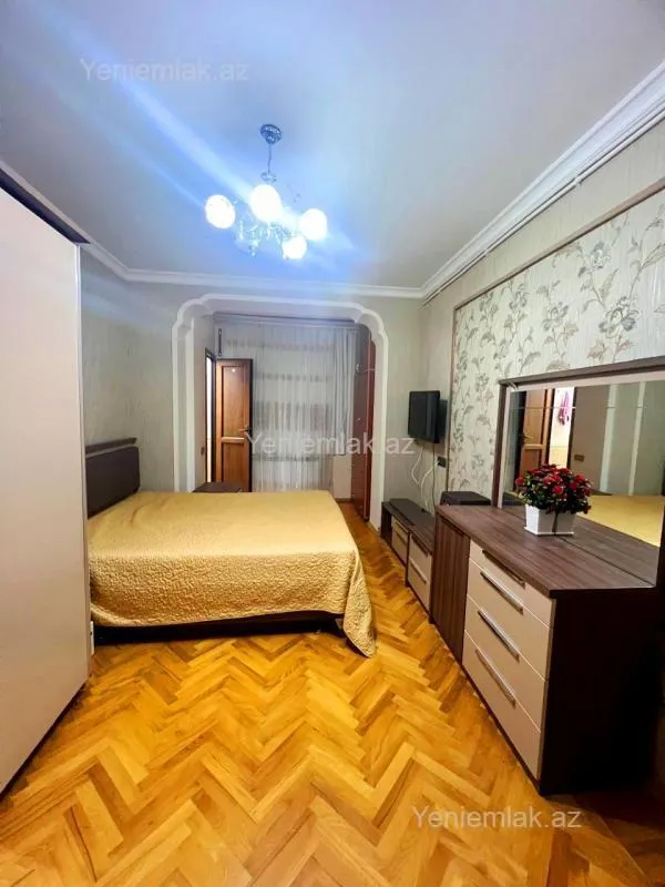 Satılır 5 otaqlı köhnə tikili 115 m²