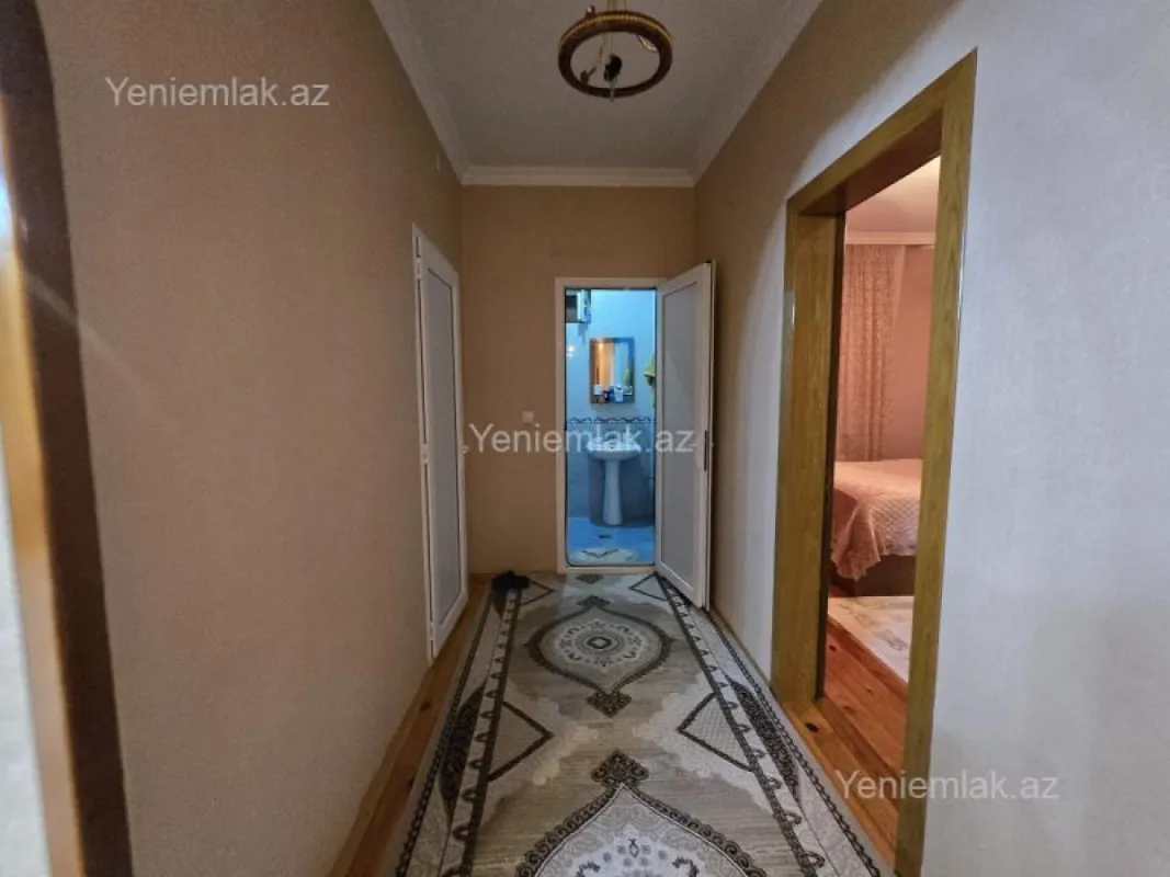 Satılır 8 otaqlı həyət evi 280 m²