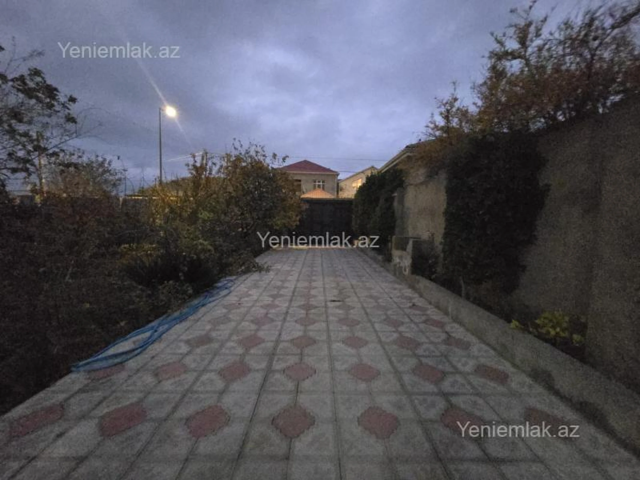 Satılır 8 otaqlı həyət evi 280 m²