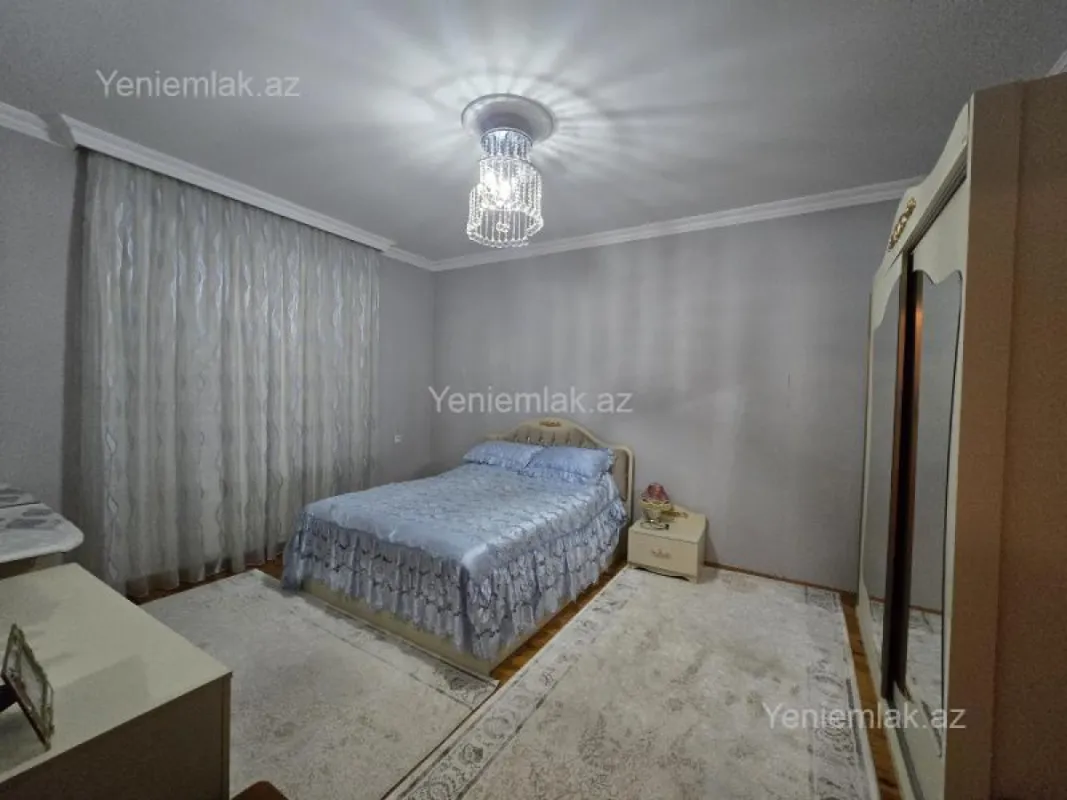 Satılır 8 otaqlı həyət evi 280 m²