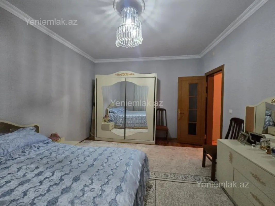 Satılır 8 otaqlı həyət evi 280 m²