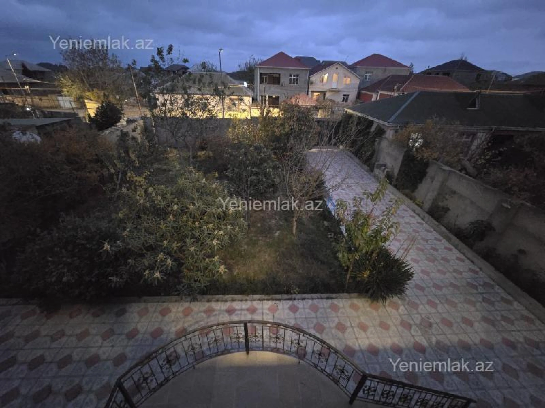 Satılır 8 otaqlı həyət evi 280 m²