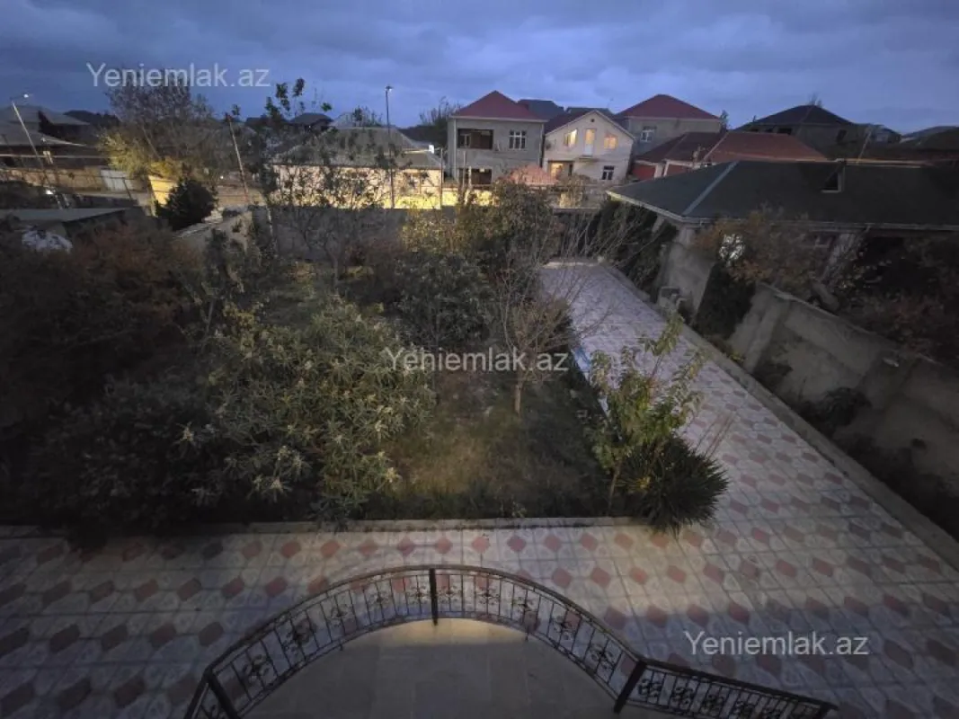 Satılır 8 otaqlı həyət evi 280 m²