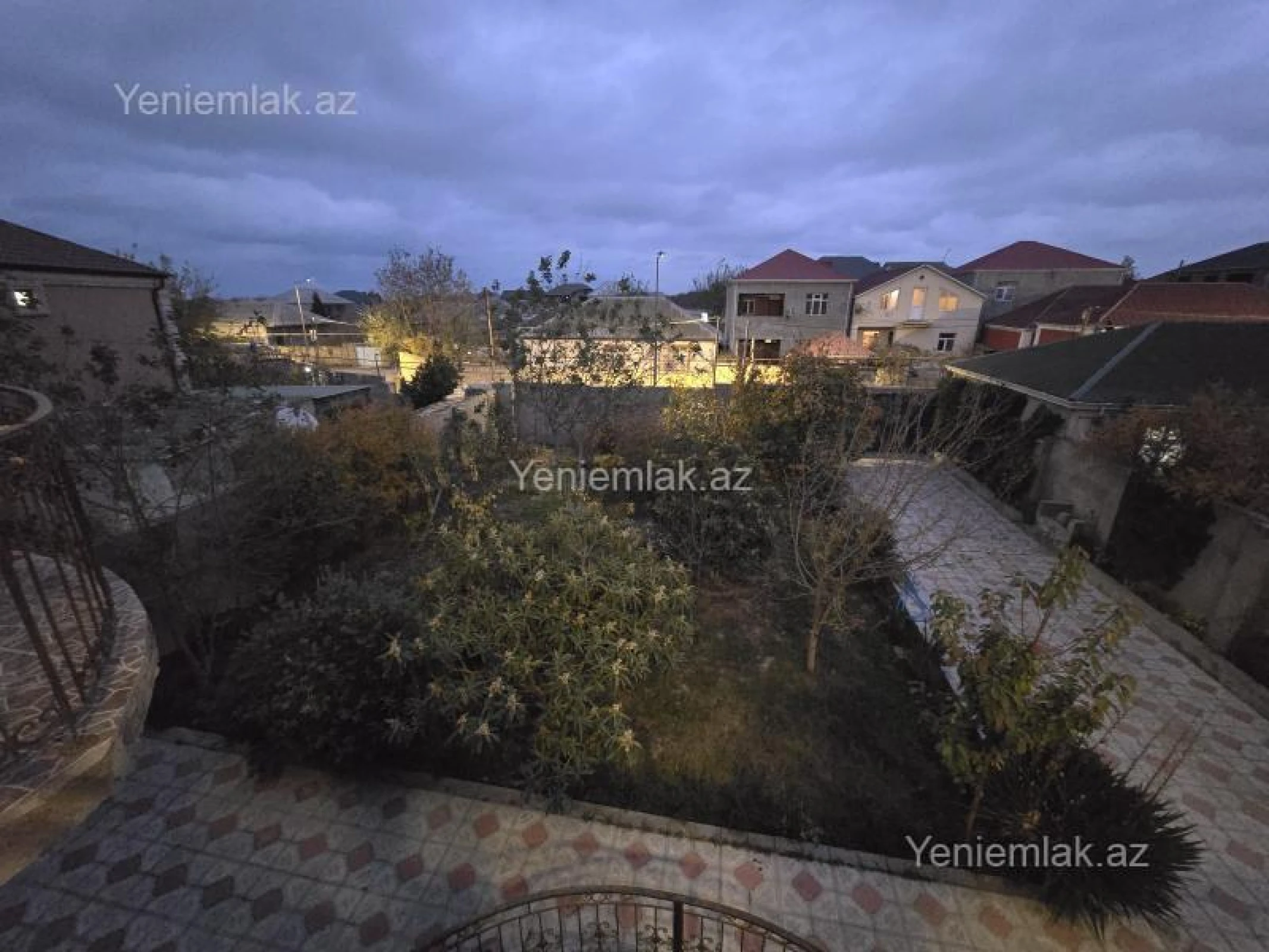 Satılır 8 otaqlı həyət evi 280 m²