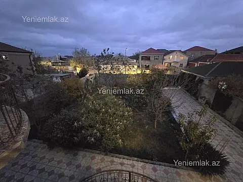 Satılır 8 otaqlı həyət evi 280 m²