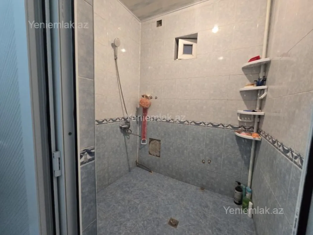 Satılır 8 otaqlı həyət evi 280 m²