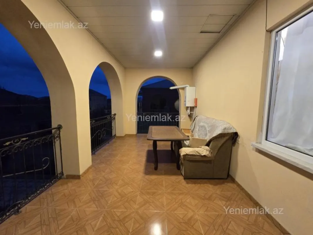 Satılır 8 otaqlı həyət evi 280 m²