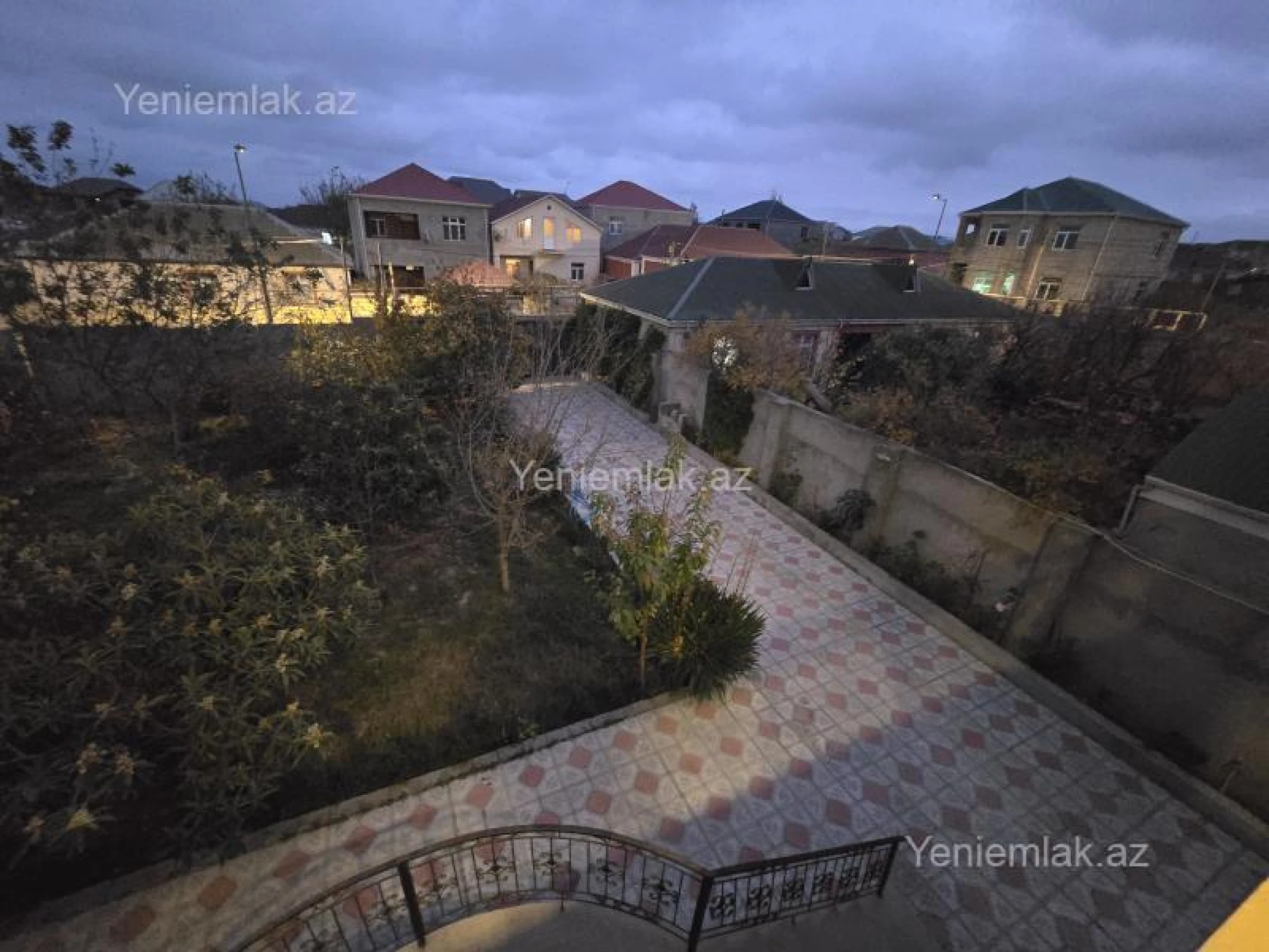 Satılır 8 otaqlı həyət evi 280 m²