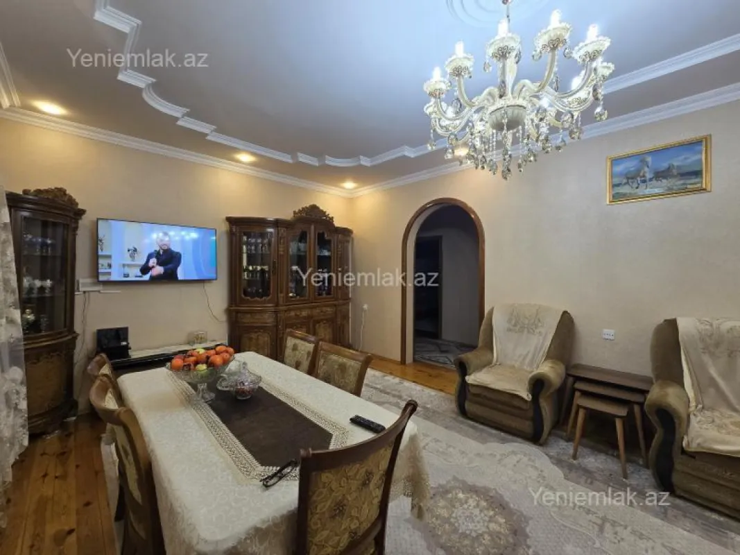 Satılır 8 otaqlı həyət evi 280 m²