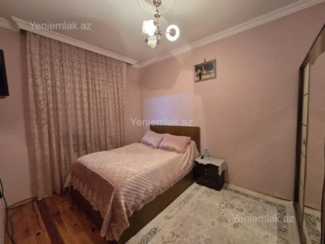 Satılır 8 otaqlı həyət evi 280 m²