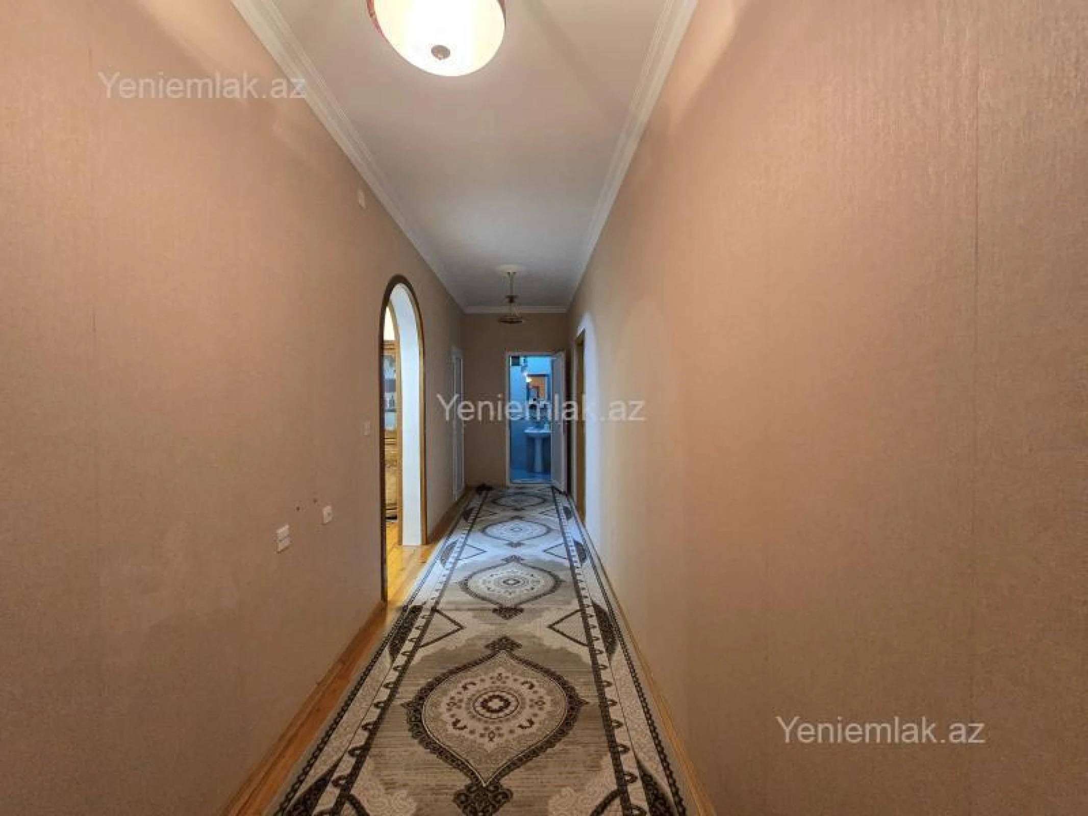 Satılır 8 otaqlı həyət evi 280 m²