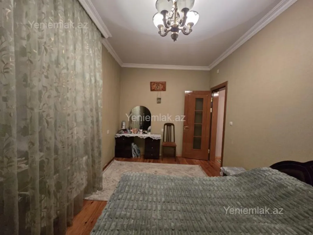 Satılır 8 otaqlı həyət evi 280 m²