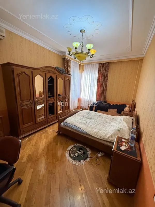 Satılır 4 otaqlı yeni tikili 200 m²