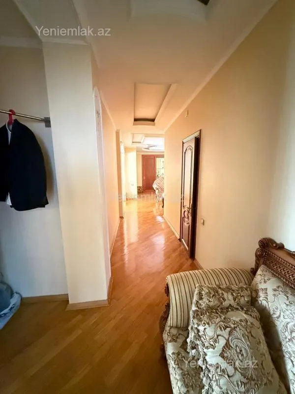 Satılır 4 otaqlı yeni tikili 200 m²
