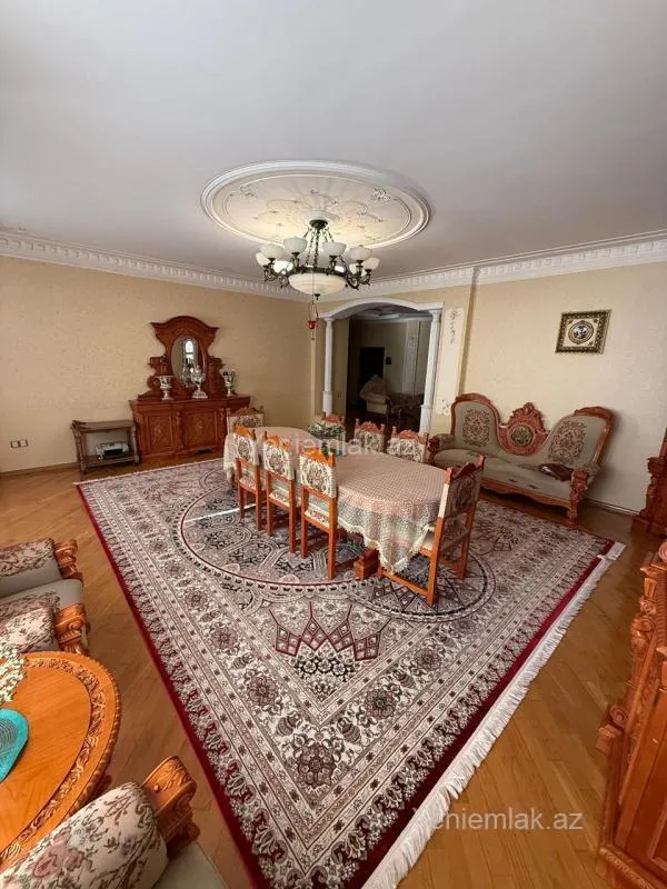 Satılır 4 otaqlı yeni tikili 200 m²