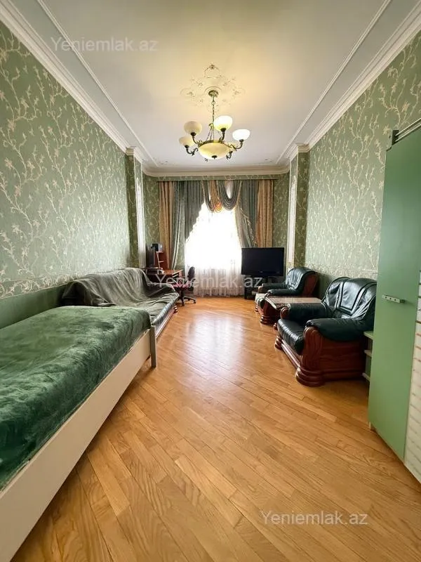 Satılır 4 otaqlı yeni tikili 200 m²