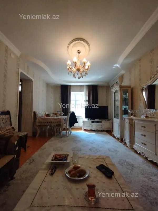 Satılır 5 otaqlı həyət evi 220 m²
