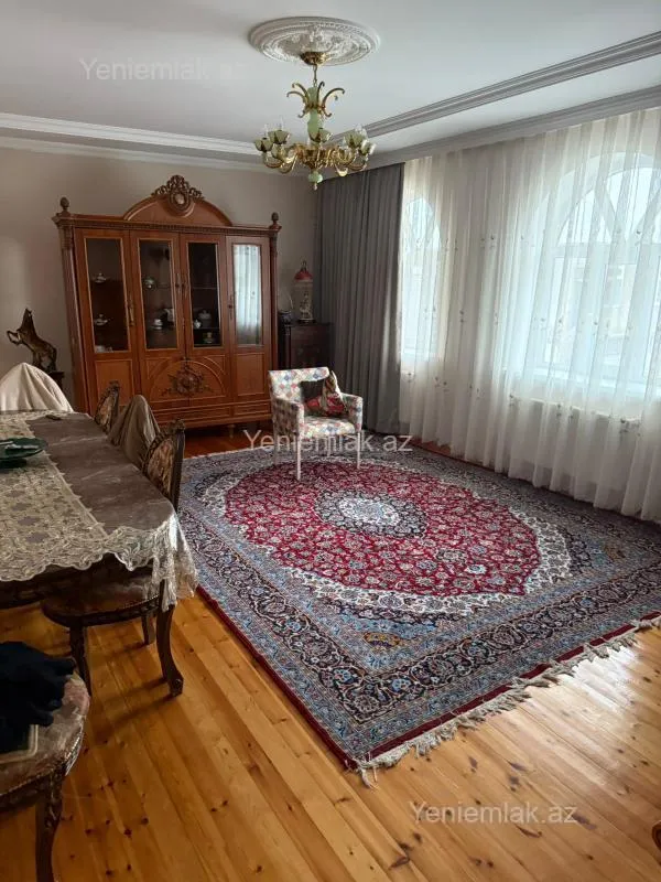 Satılır 6 otaqlı həyət evi 240 m²