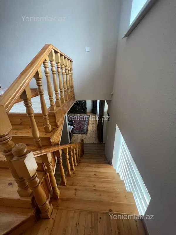 Satılır 6 otaqlı həyət evi 240 m²