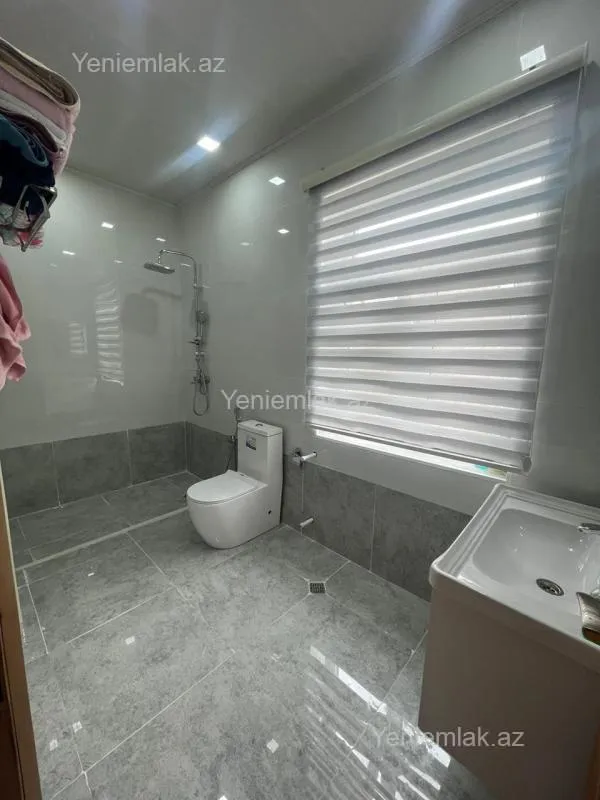 Satılır 6 otaqlı həyət evi 240 m²