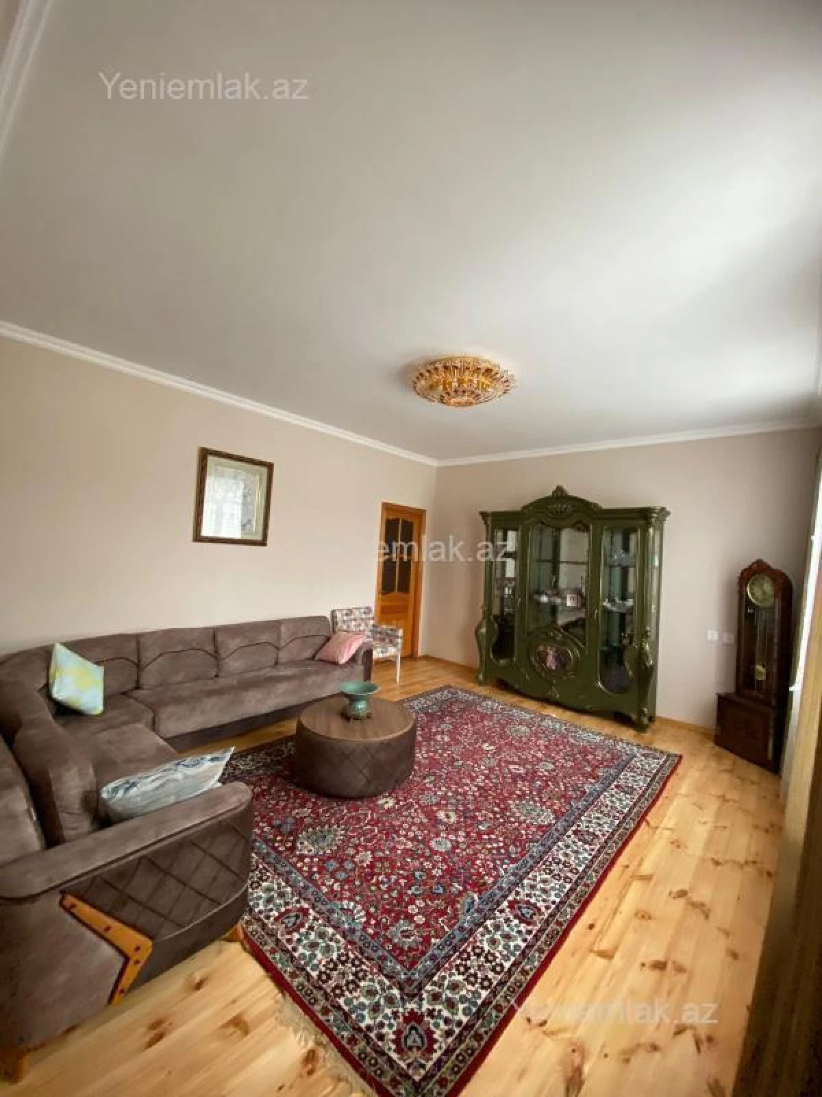 Satılır 6 otaqlı həyət evi 240 m²