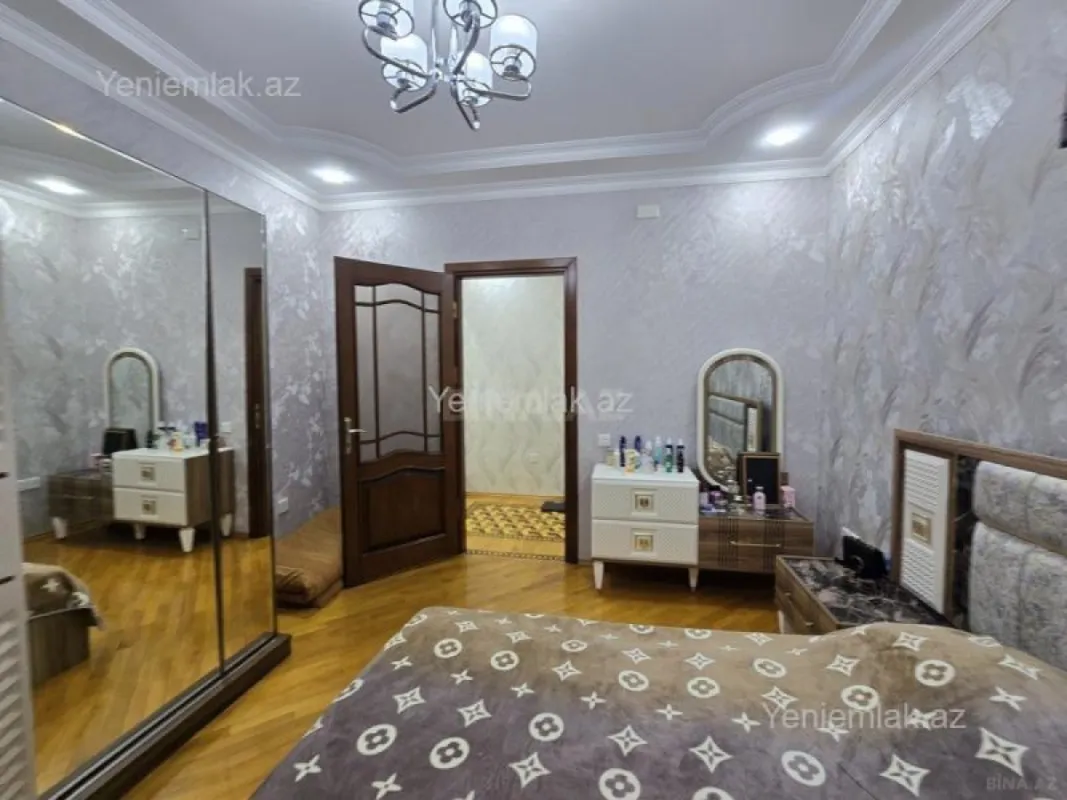 Satılır 3 otaqlı köhnə tikili 100 m²