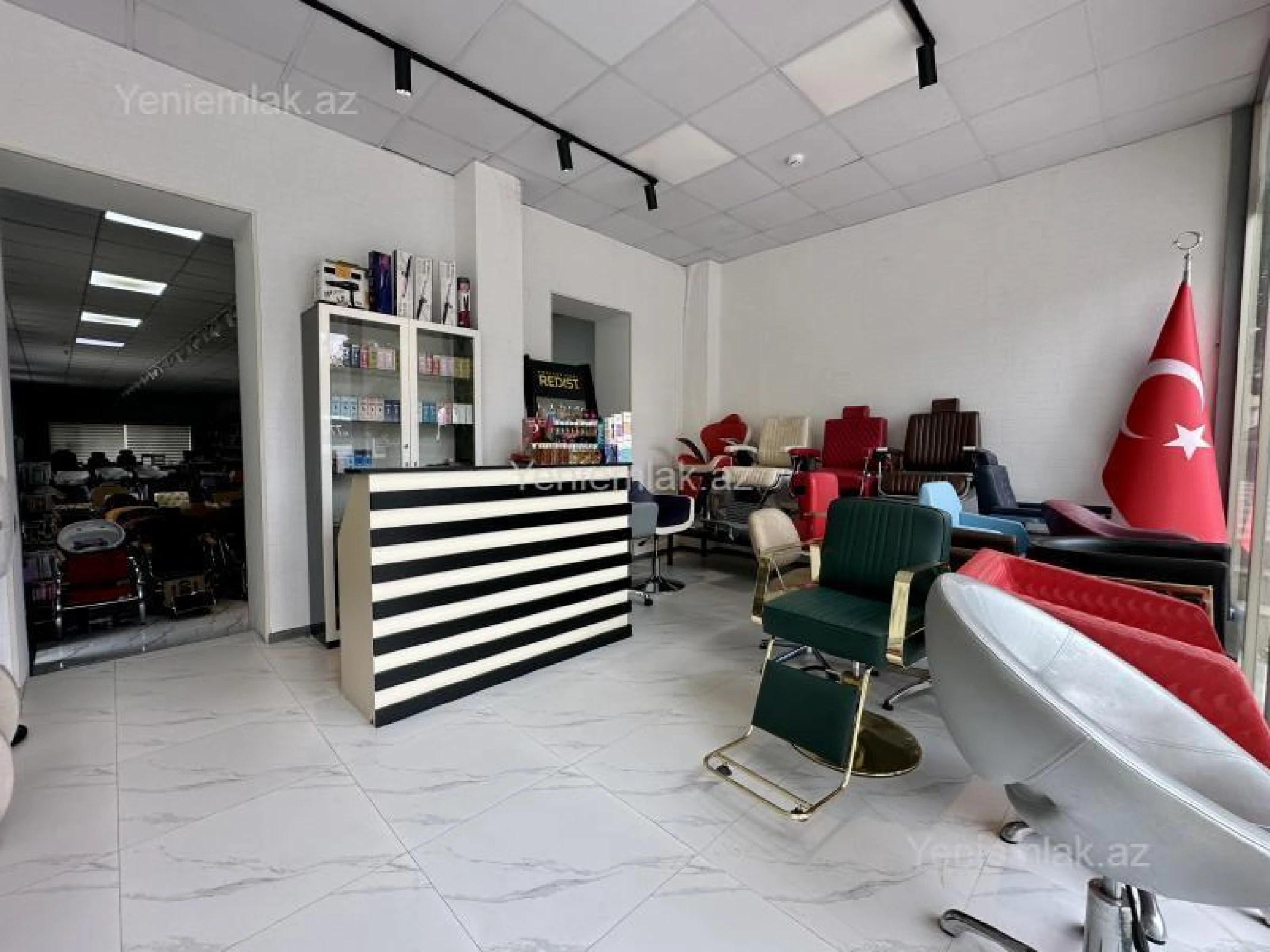 Satılır 4 otaqlı obyekt 250 m²