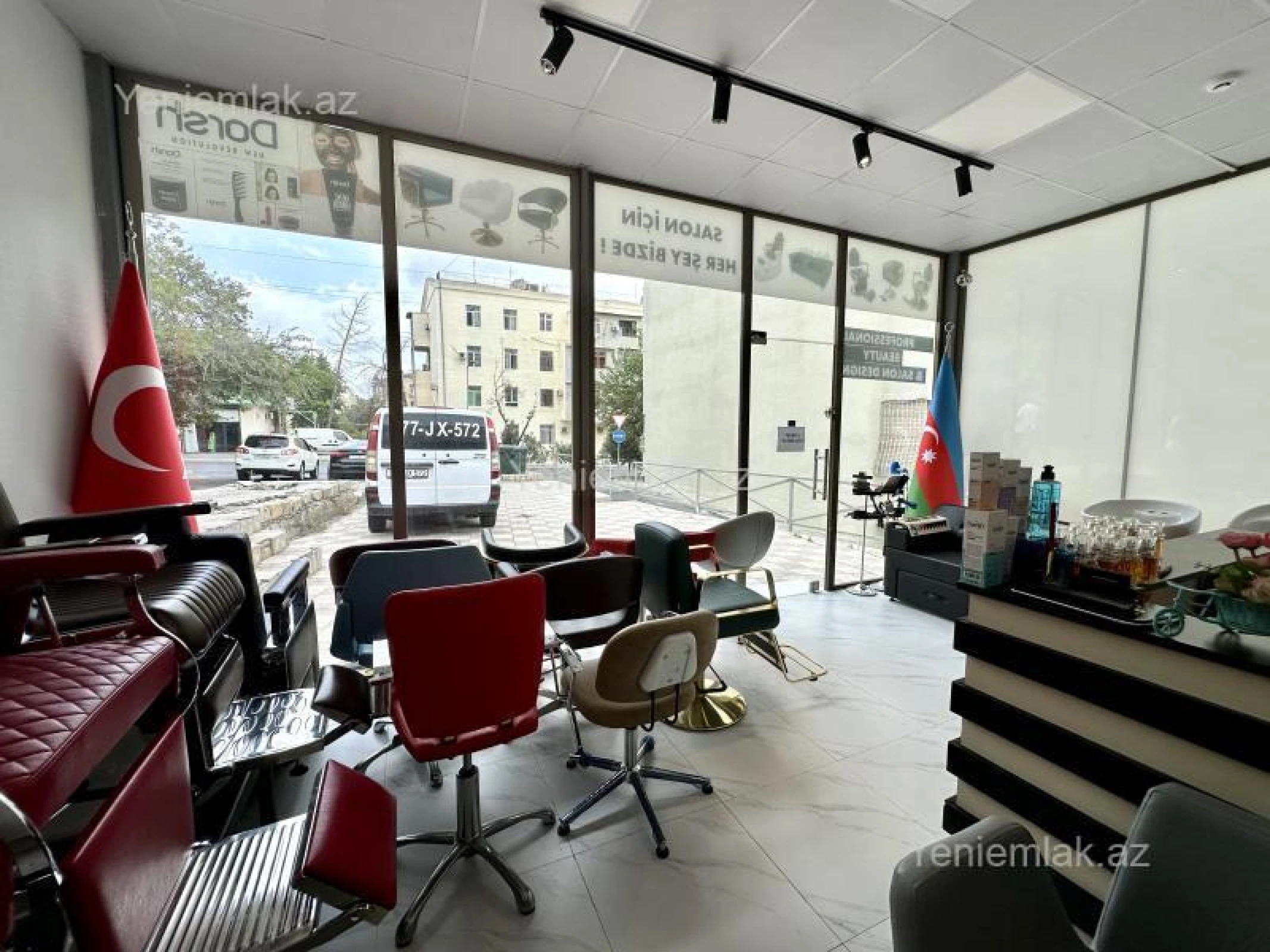 Satılır 4 otaqlı obyekt 250 m²