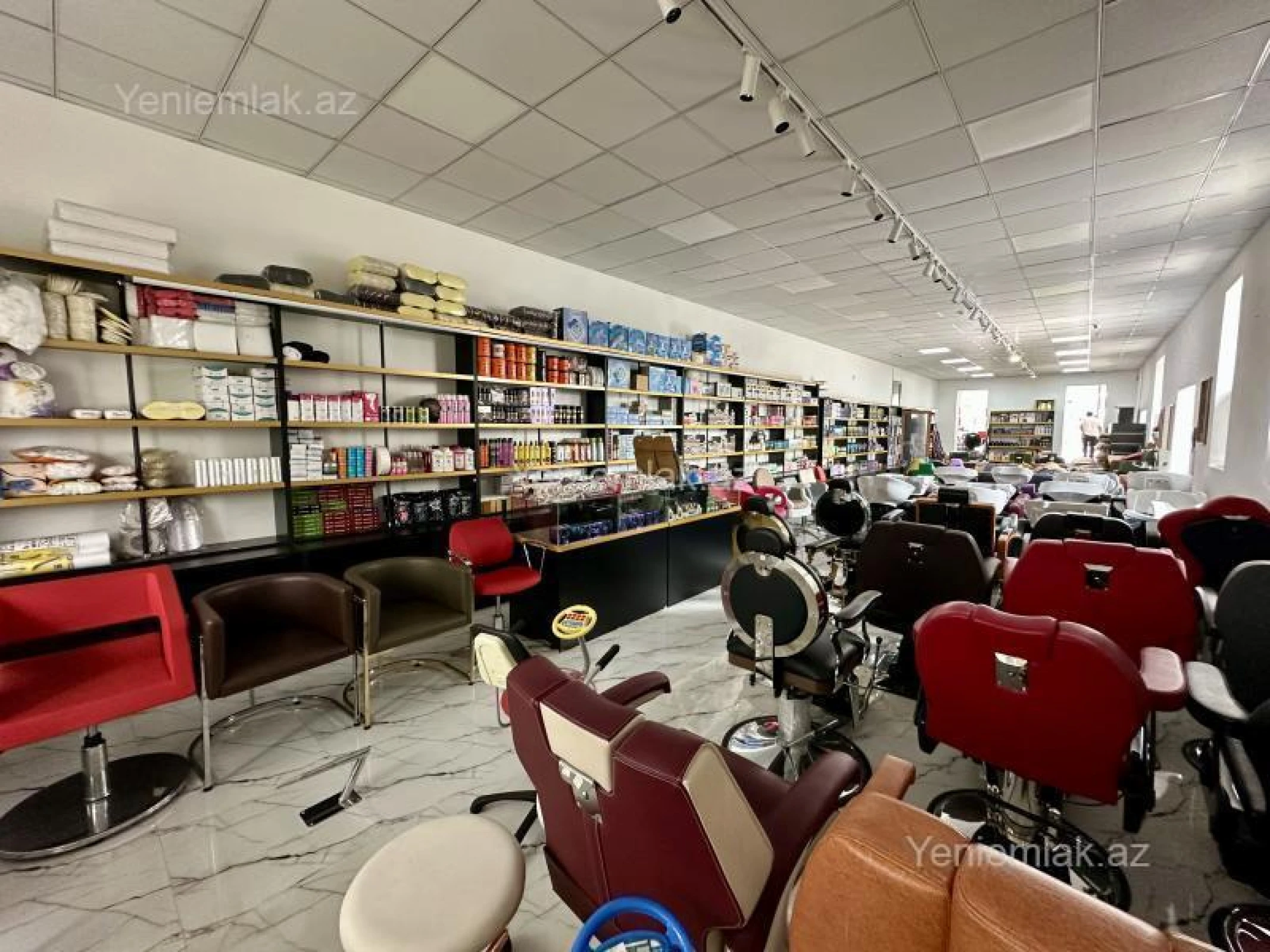 Satılır 4 otaqlı obyekt 250 m²