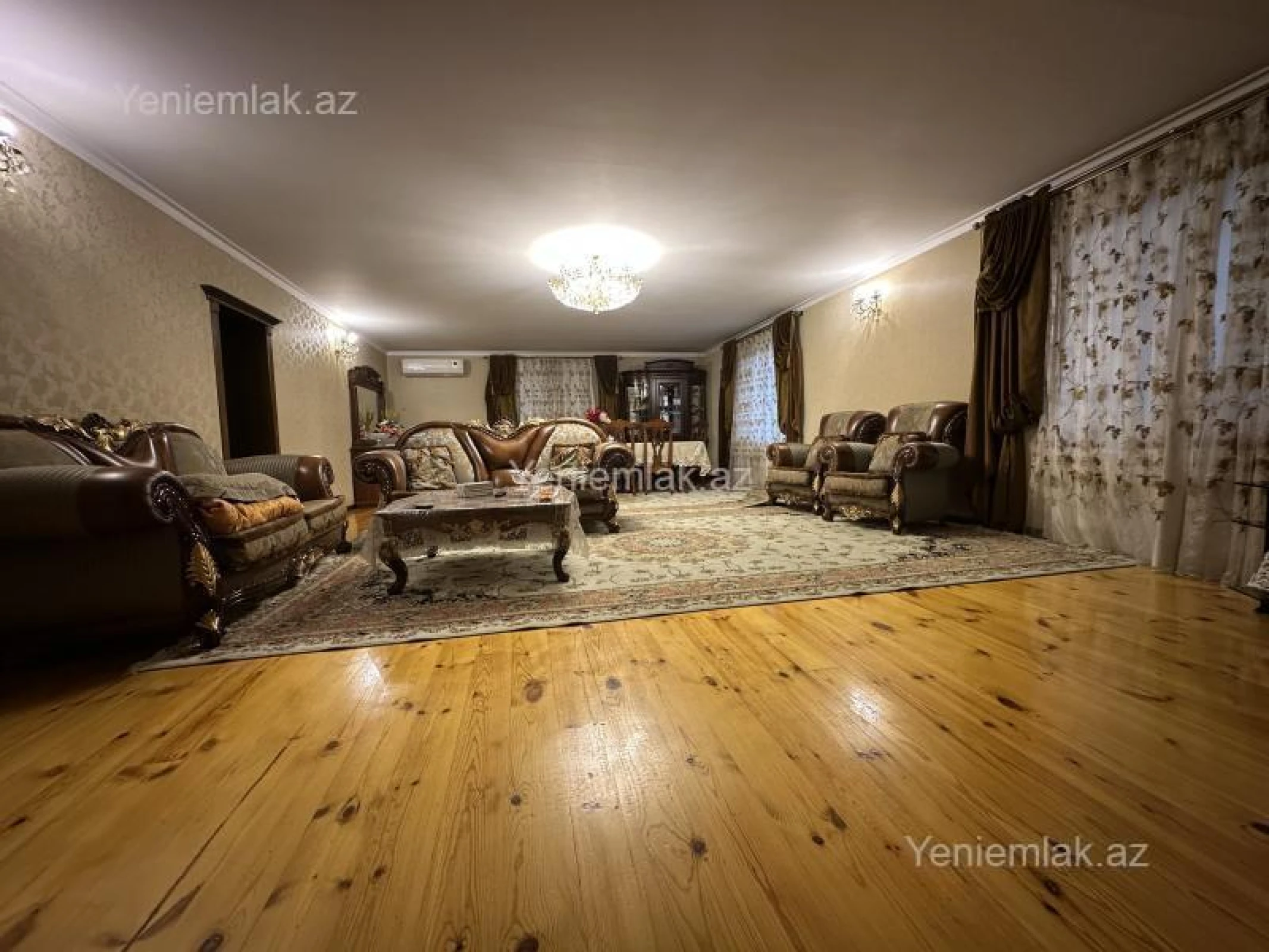 Satılır 5 otaqlı həyət evi 200 m²