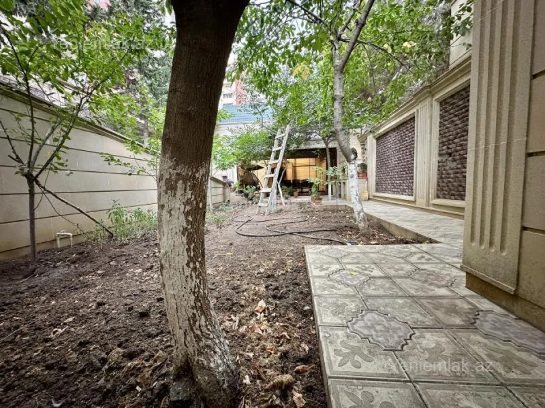 Satılır 5 otaqlı həyət evi 200 m²