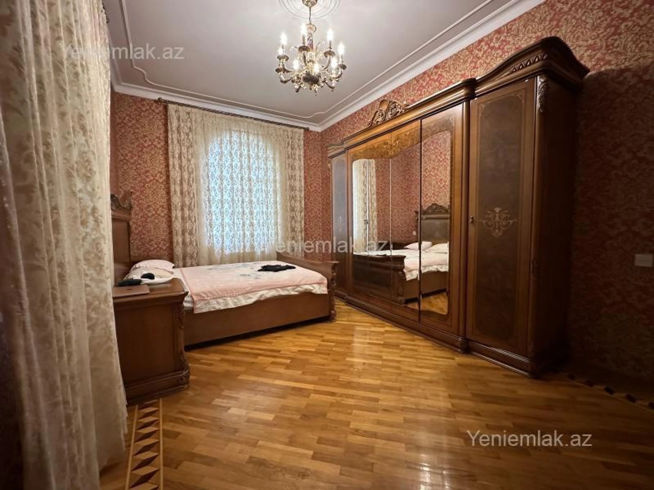 Satılır 5 otaqlı həyət evi 200 m²