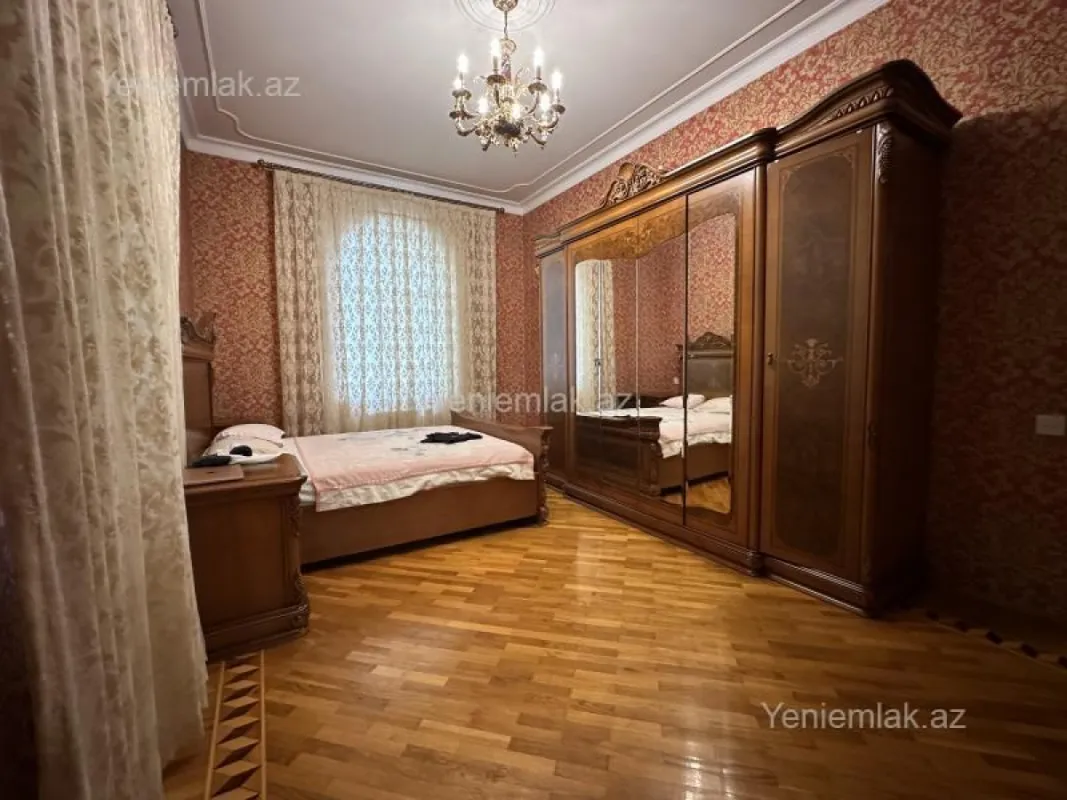 Satılır 5 otaqlı həyət evi 200 m²