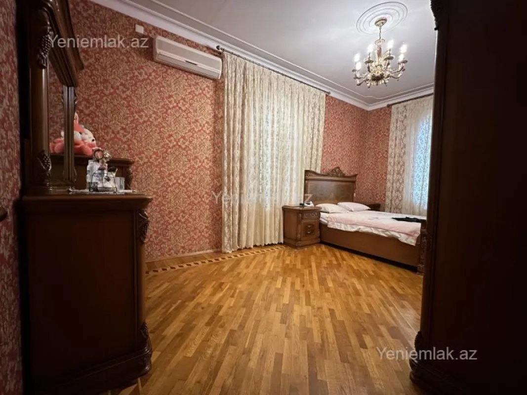 Satılır 5 otaqlı həyət evi 200 m²