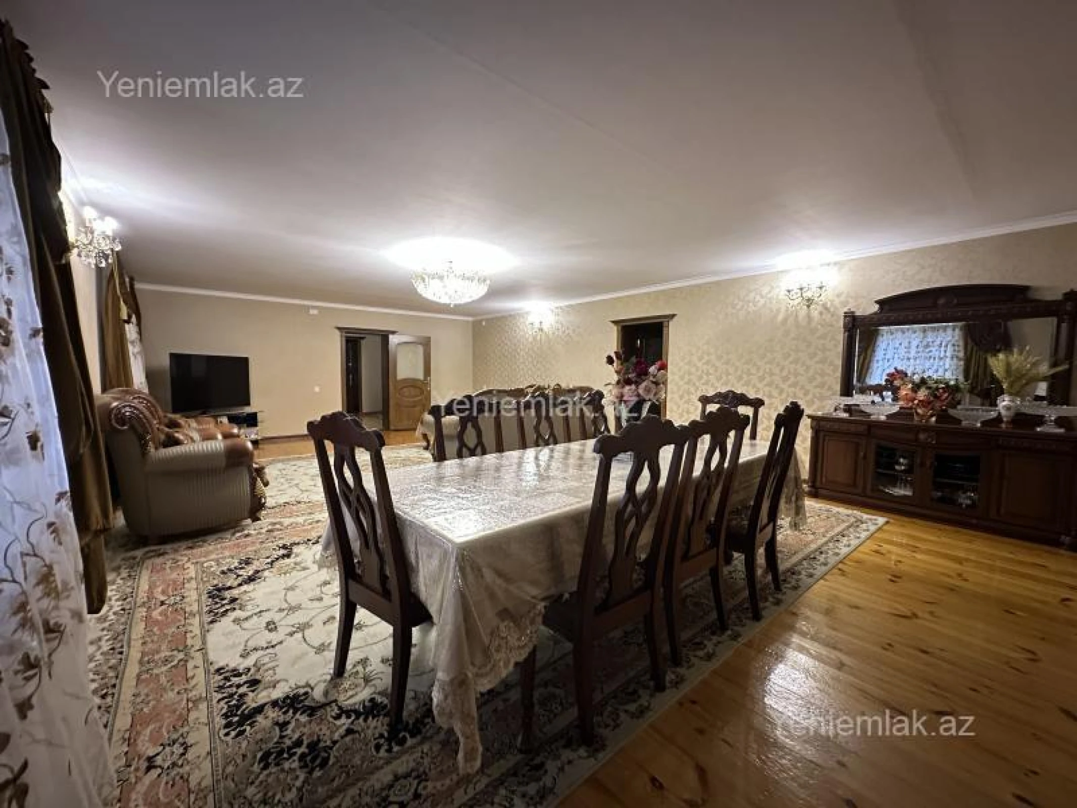 Satılır 5 otaqlı həyət evi 200 m²