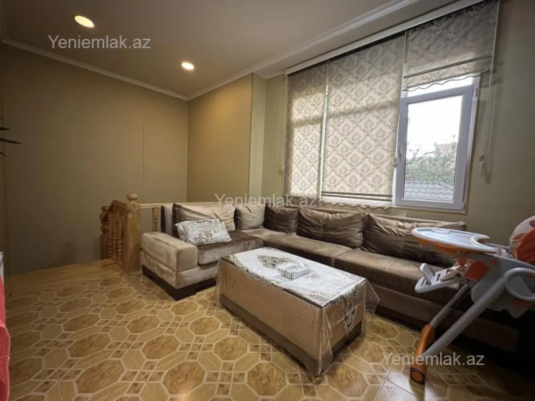 Satılır 5 otaqlı həyət evi 200 m²