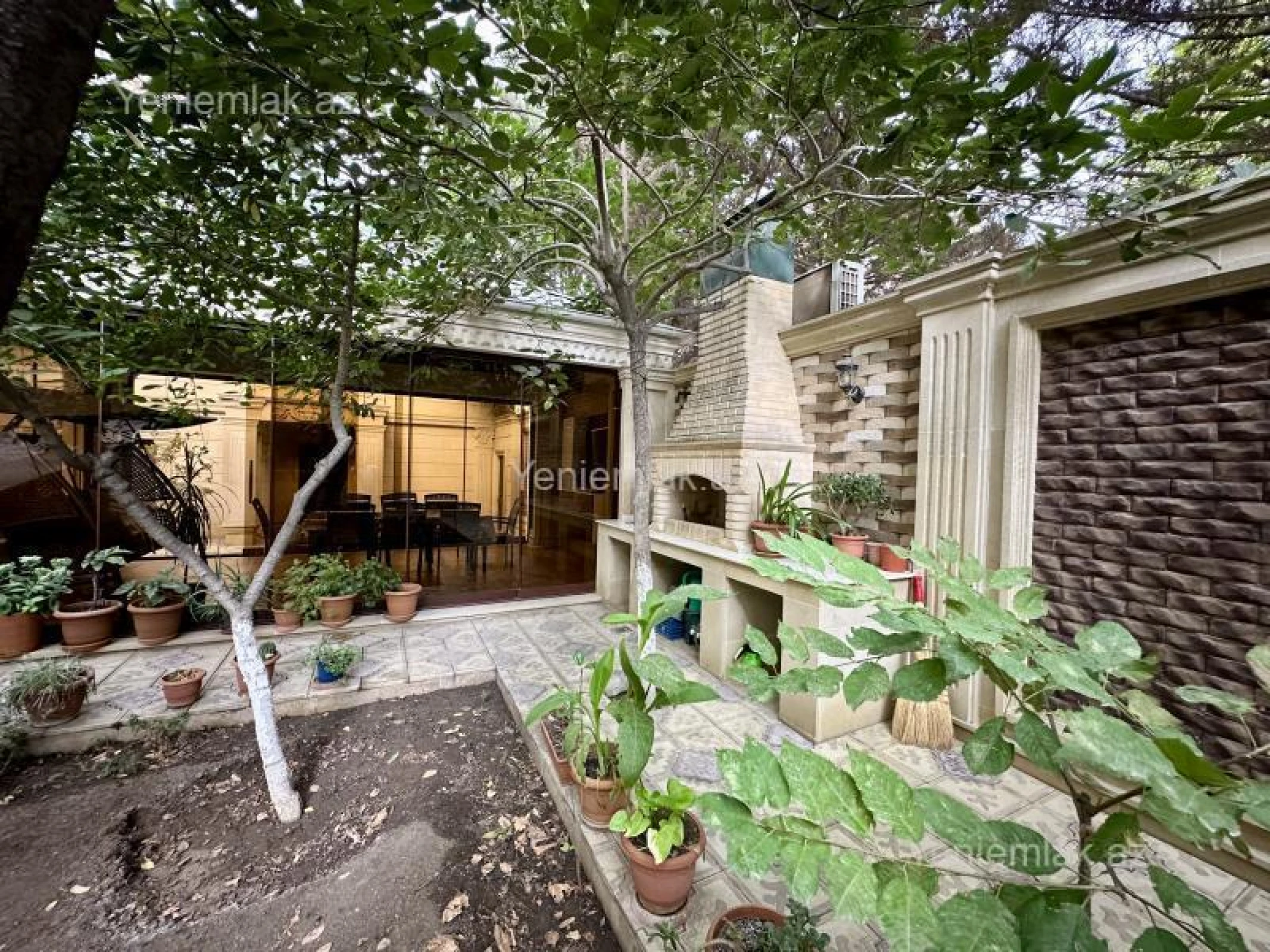 Satılır 5 otaqlı həyət evi 200 m²